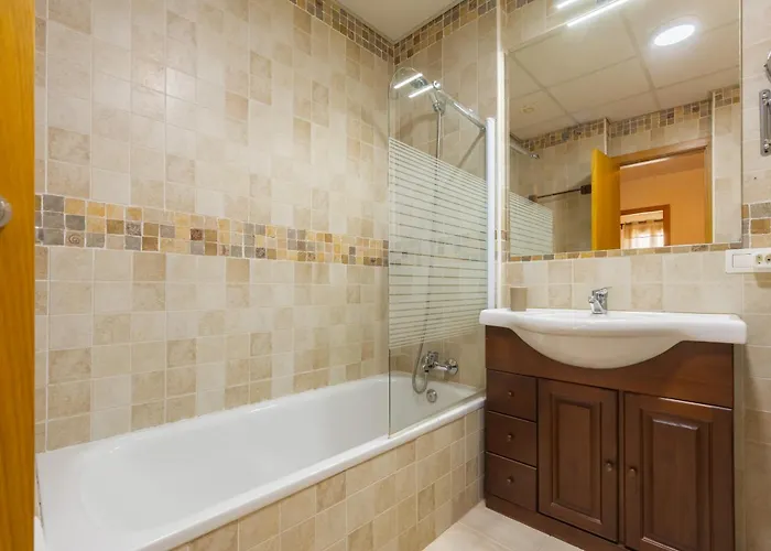 Duplex Moderno Alameda Hercules דירה *