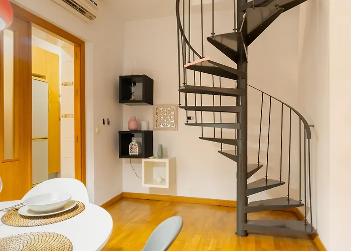 Duplex Moderno Alameda Hercules דירה